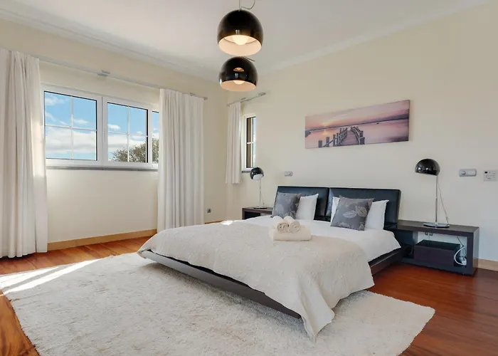 Minimalista By Madeira Villa